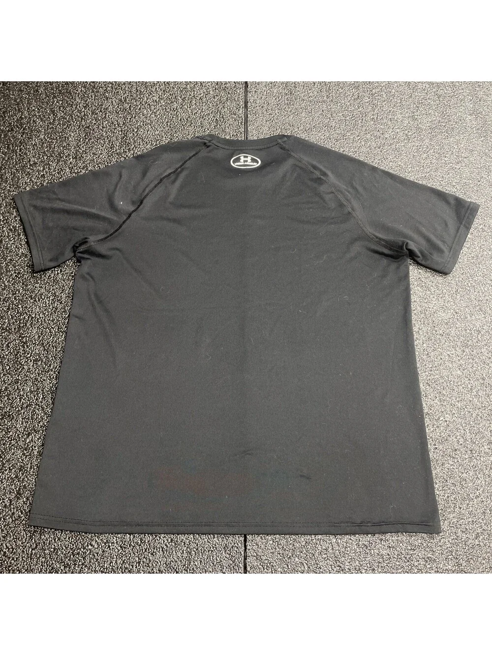 Under Armour Mens Sz Large HeatGear Loose Fit Black Short Sleeve Workout Shirt